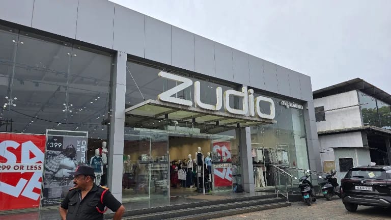 Stores, shops and malls image 10
